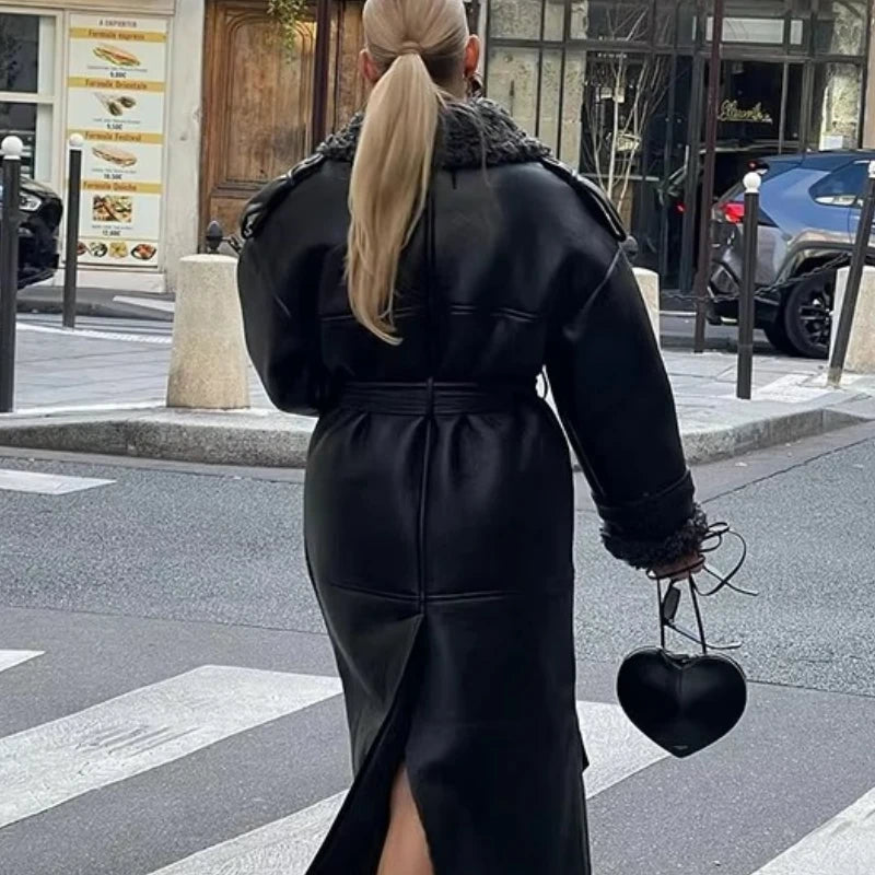 Cappotto lungo in ecopelle con cintura Cora