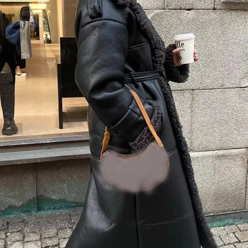 Cappotto lungo in ecopelle con cintura Cora