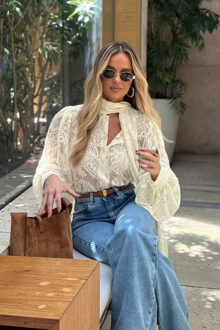 Blusa Dunja in pizzo trasparente con laccetto