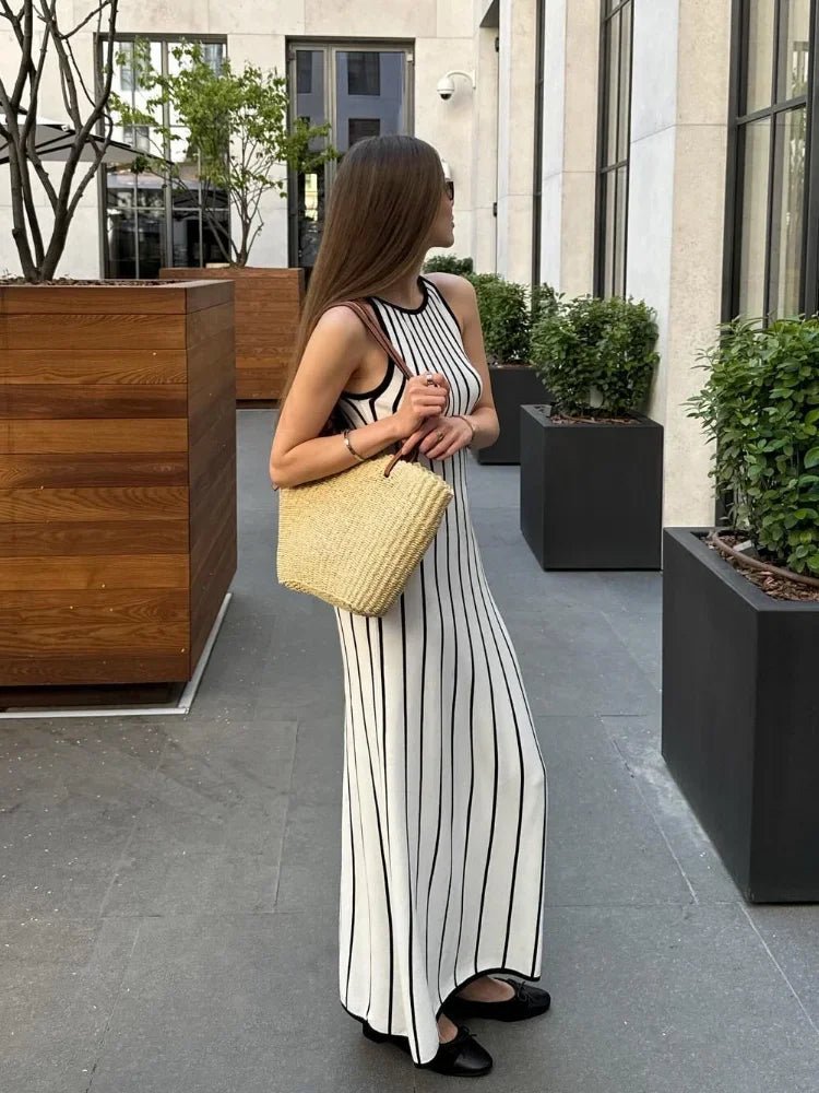 Abito lungo Elena in maglia a righe e senza maniche