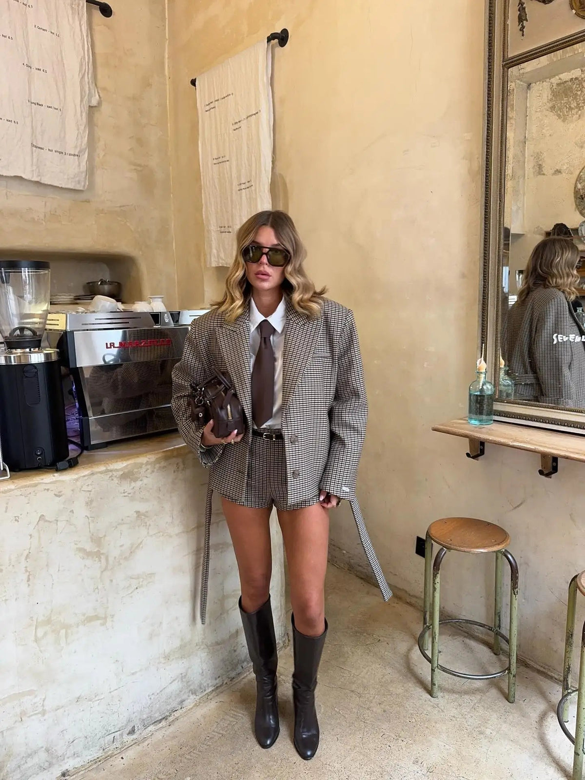 Completo Emma con blazer e shorts a quadri