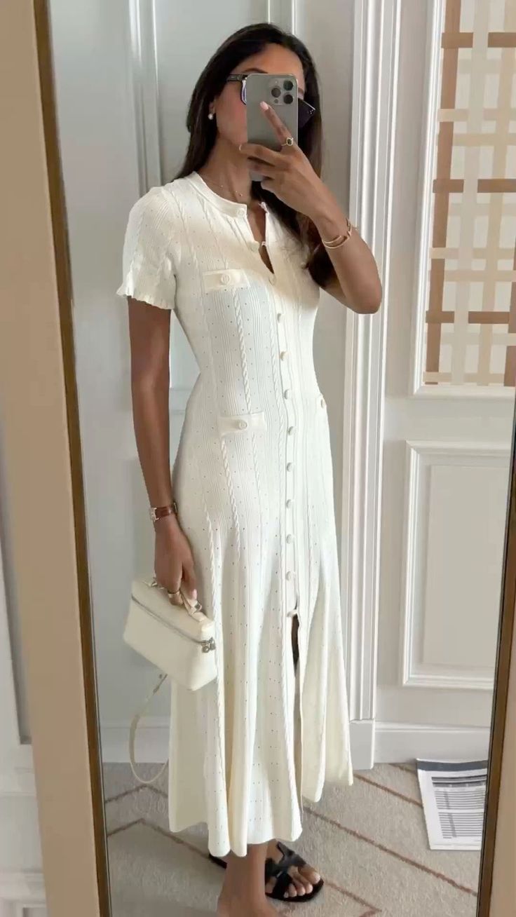 Abito midi in maglia con bottoni sul davanti Erlinda