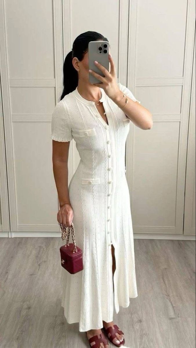 Abito midi in maglia con bottoni sul davanti Erlinda