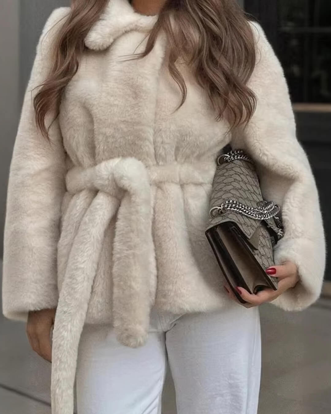 Cappotto Farrah in pelliccia sintetica con cintura