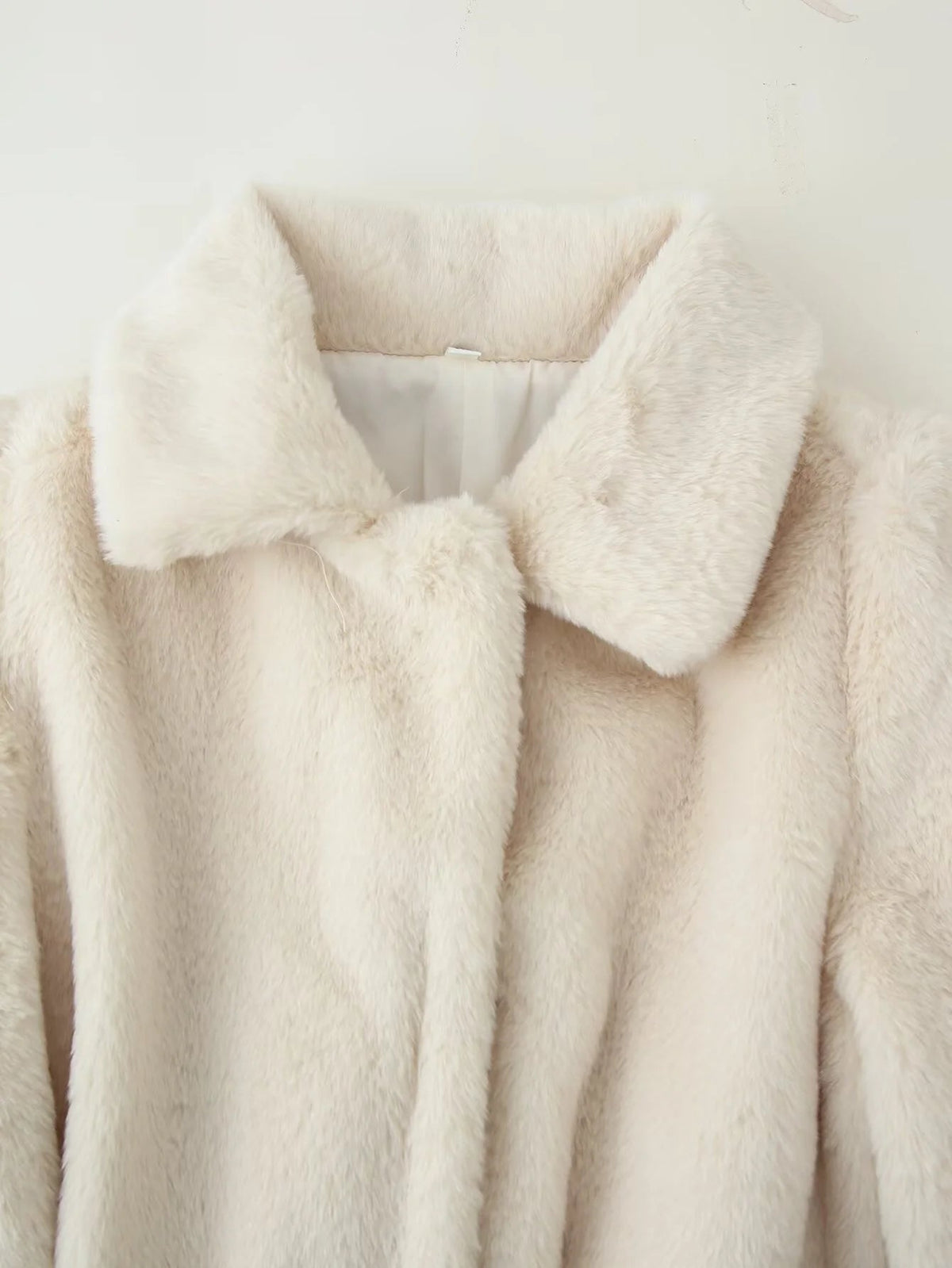 Cappotto Farrah in pelliccia sintetica con cintura