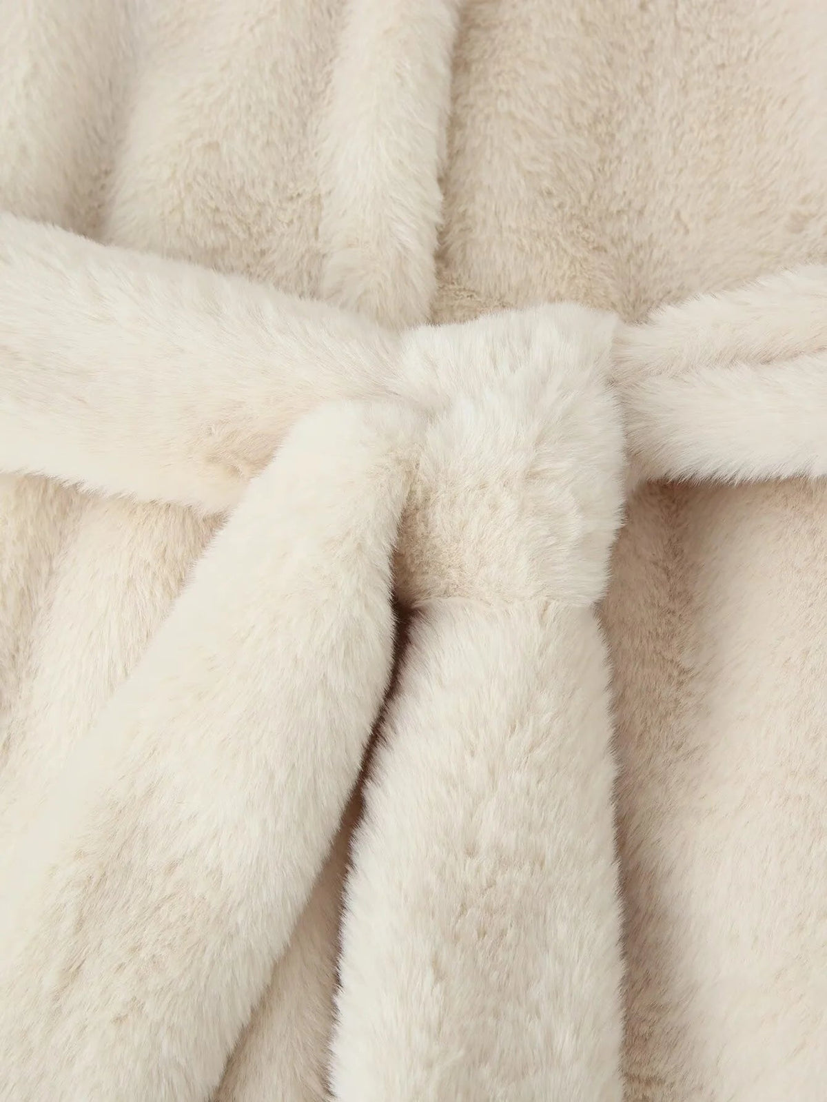 Cappotto Farrah in pelliccia sintetica con cintura