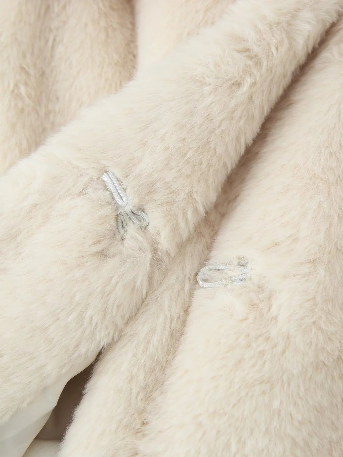Cappotto Farrah in pelliccia sintetica con cintura