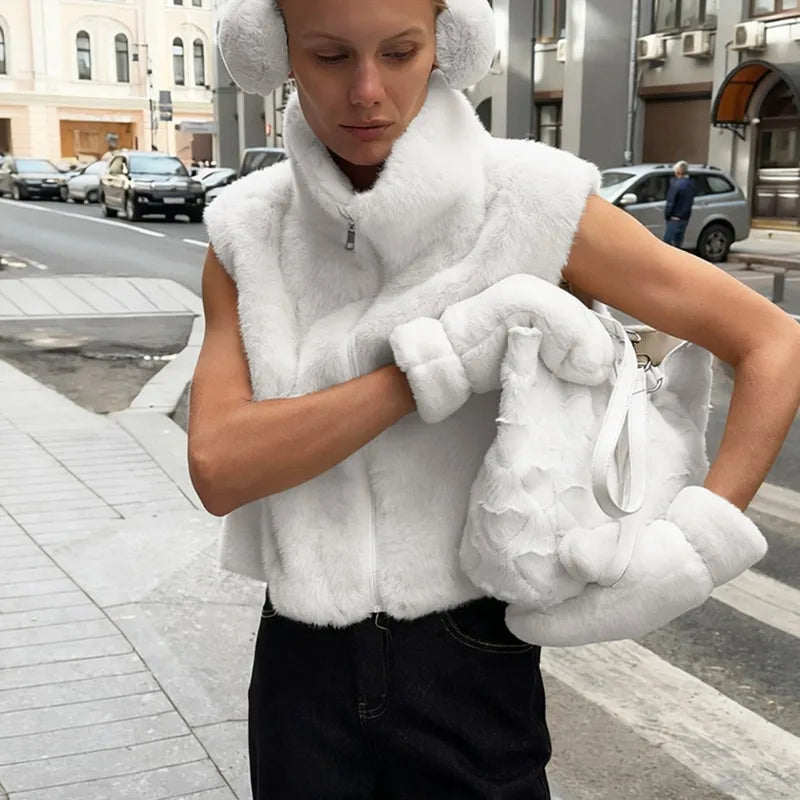 Gilet in peluche con collo alto Suvi