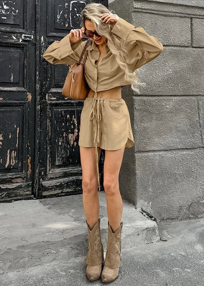 Completo Gabrielle con camicia corta e pantaloncini con coulisse