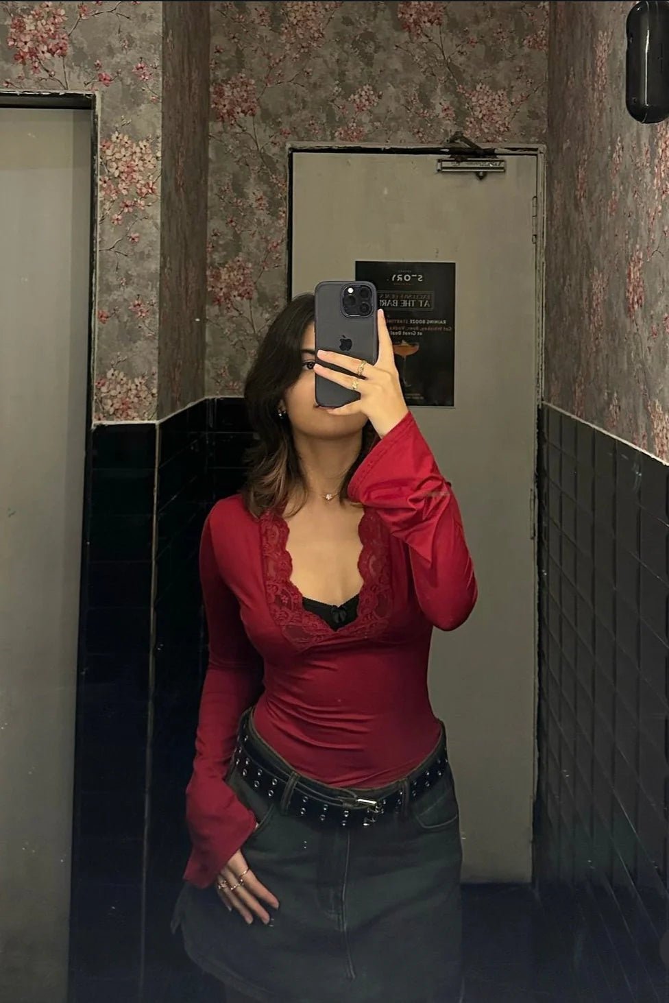Top in pizzo con bordi smerlati e maniche a campana Gaelle