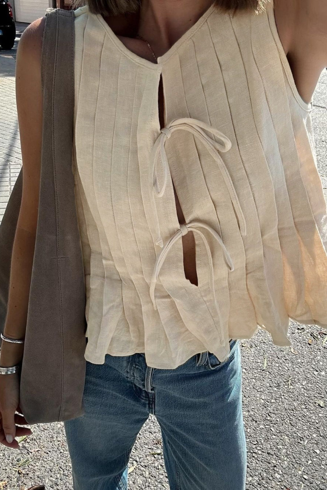 Top Honora con orlo a balze e allacciatura frontale