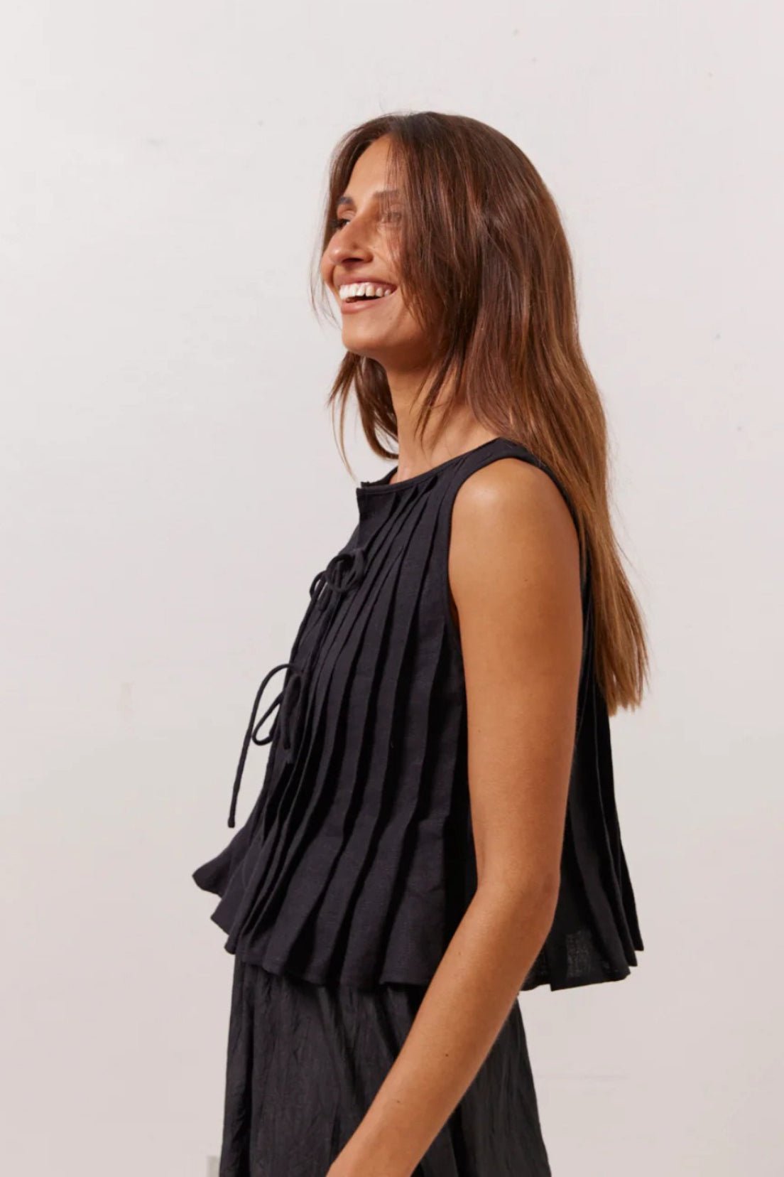 Top Honora con orlo a balze e allacciatura frontale