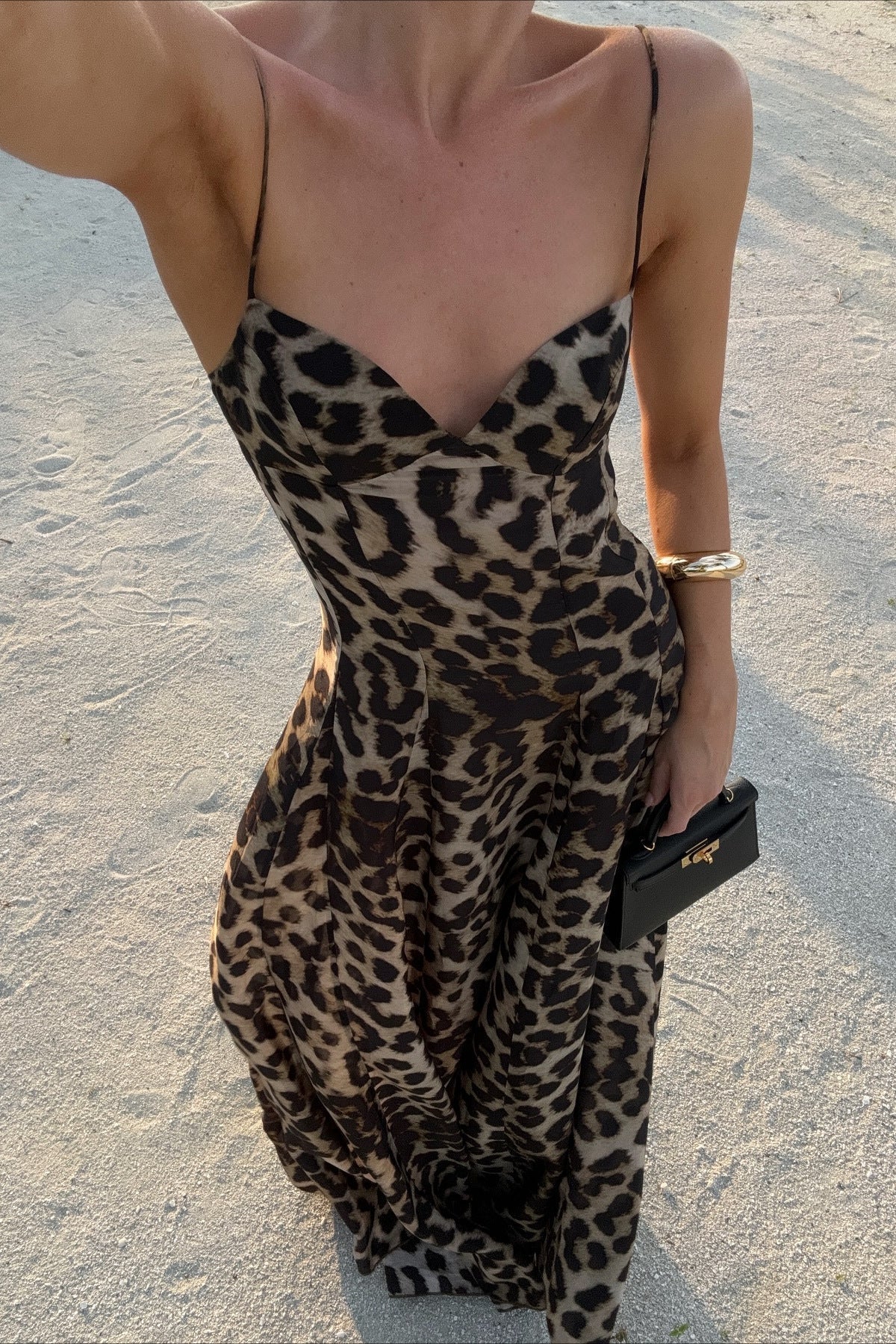 Abito lungo Imogen con stampa leopardata e spalline sottili
