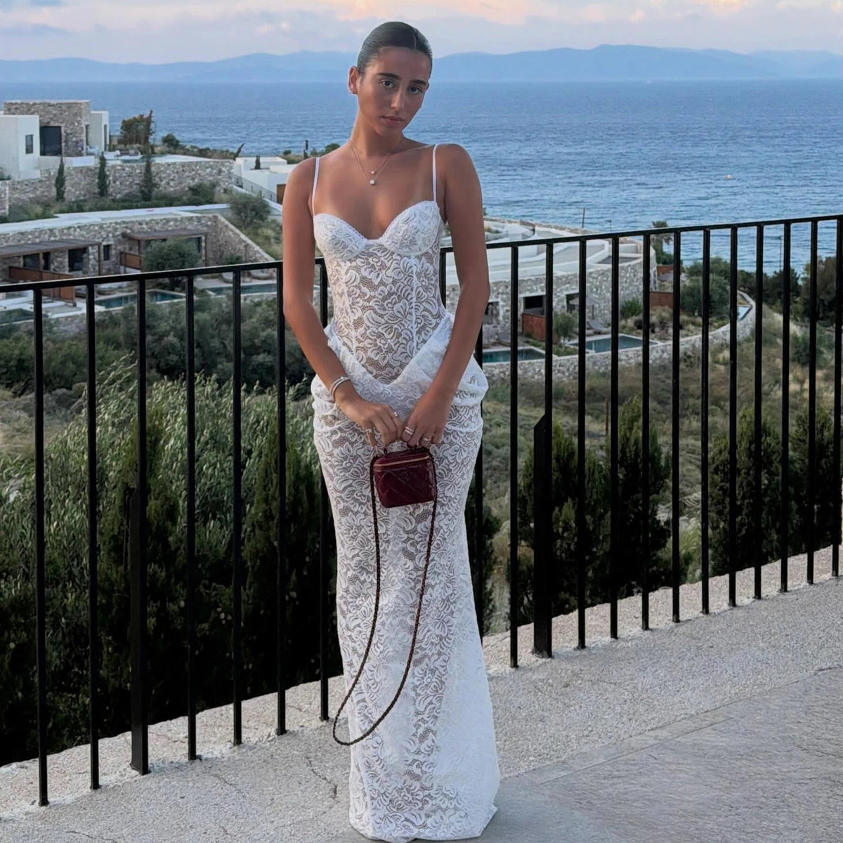 Abito lungo in pizzo con corsetto Isabella
