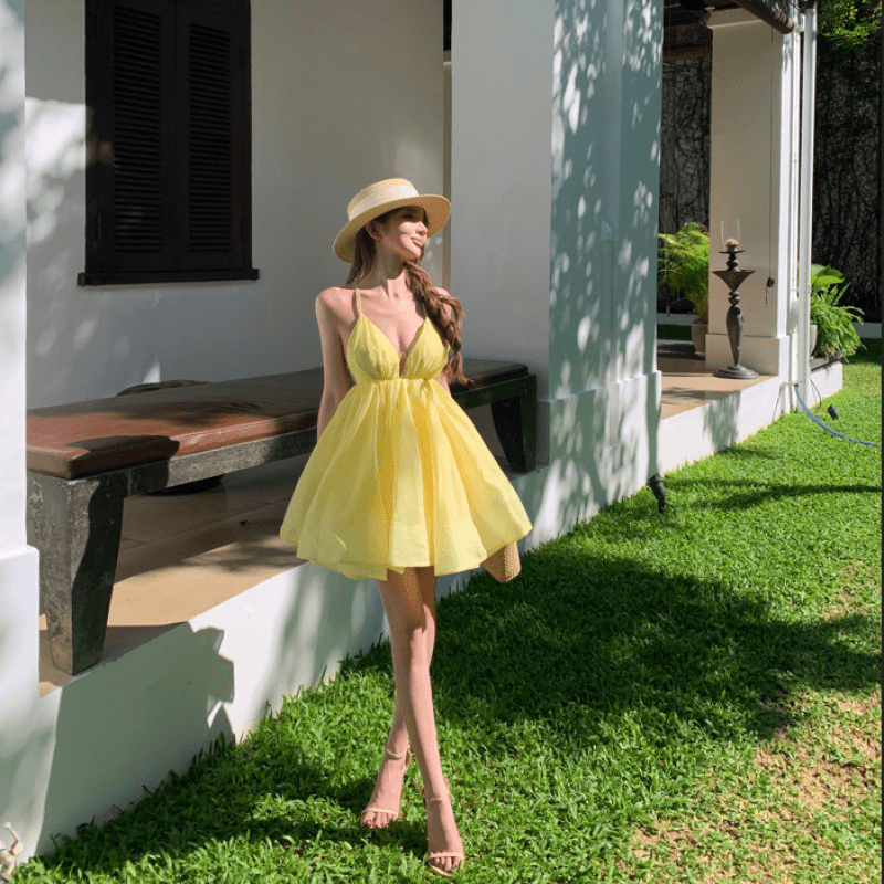 Minidress a strati con scollo a V Isabella