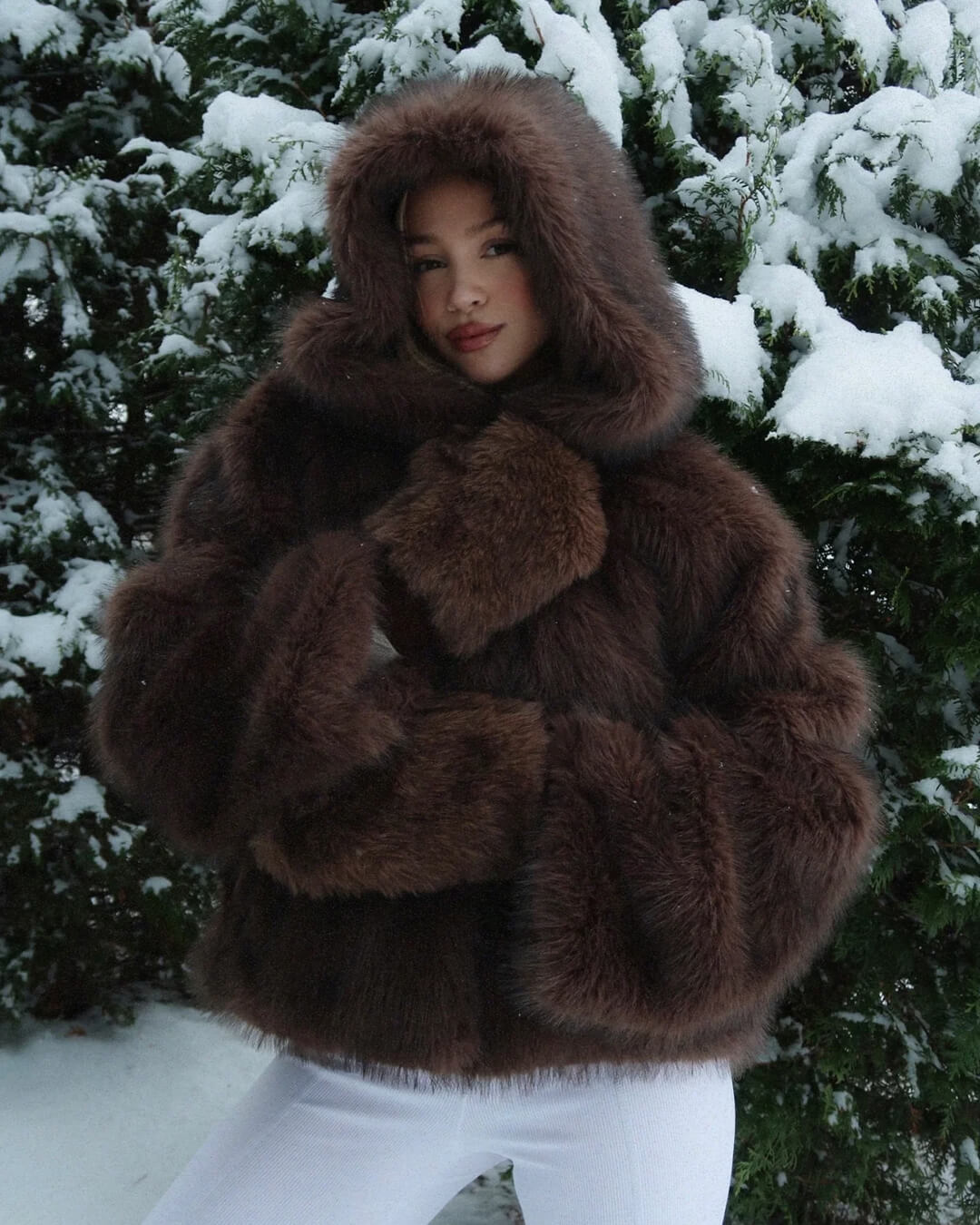 Cappotto corto con cappuccio in pelliccia sintetica Ivy