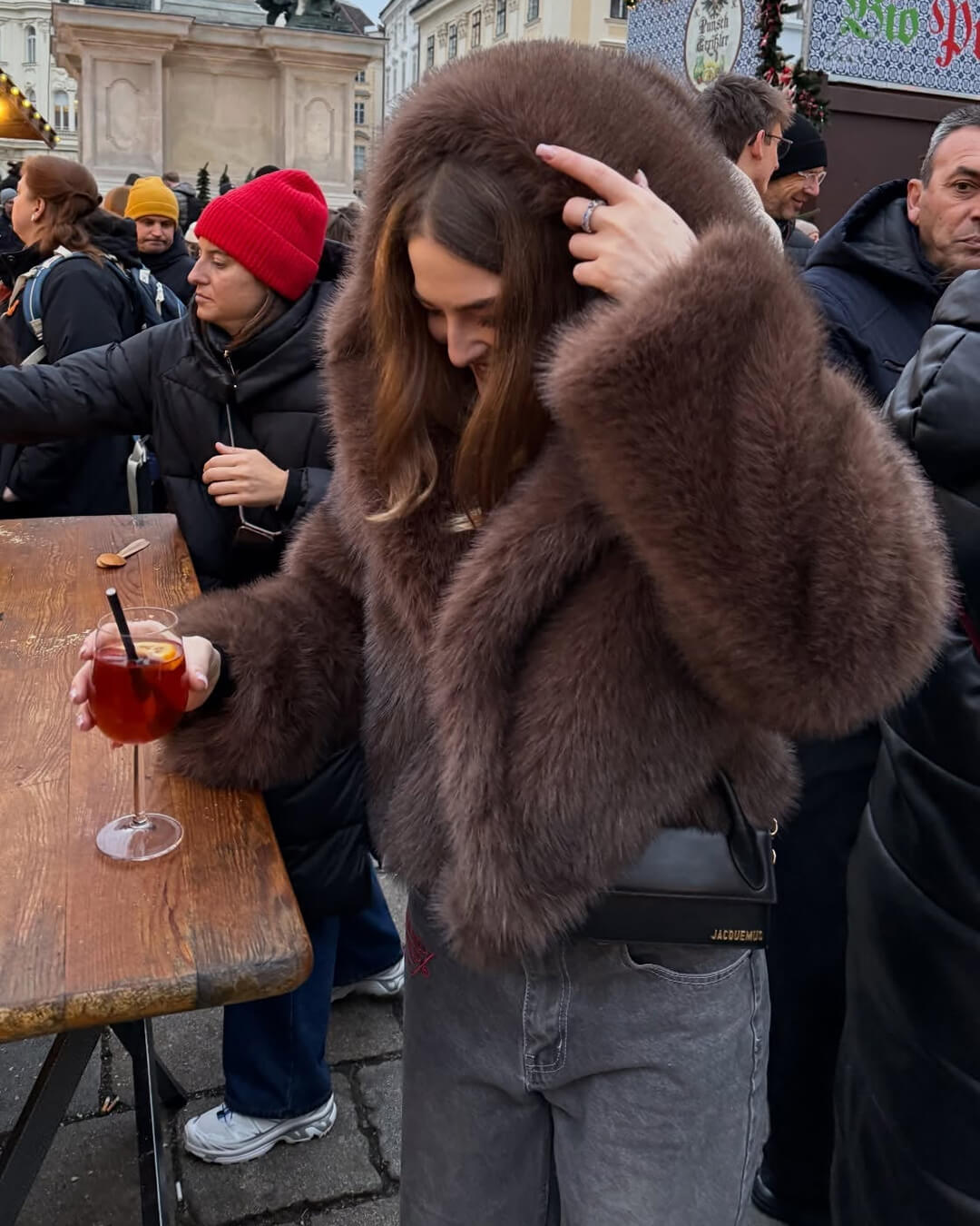 Cappotto corto con cappuccio in pelliccia sintetica Ivy