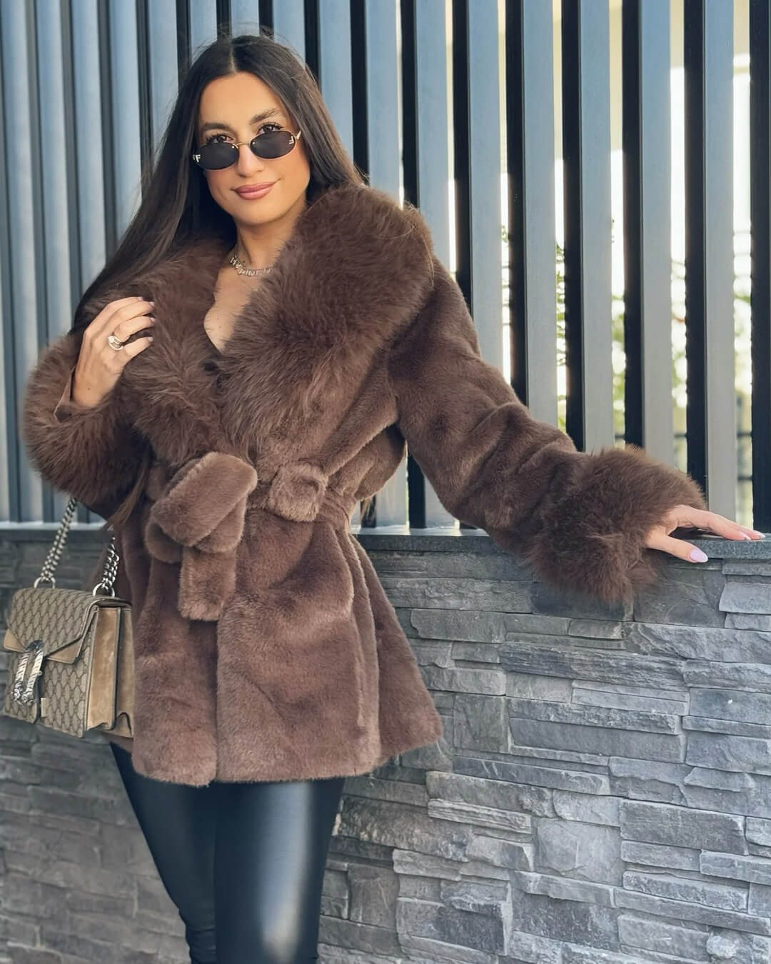 Cappotto con bordo in ecopelliccia Jessa