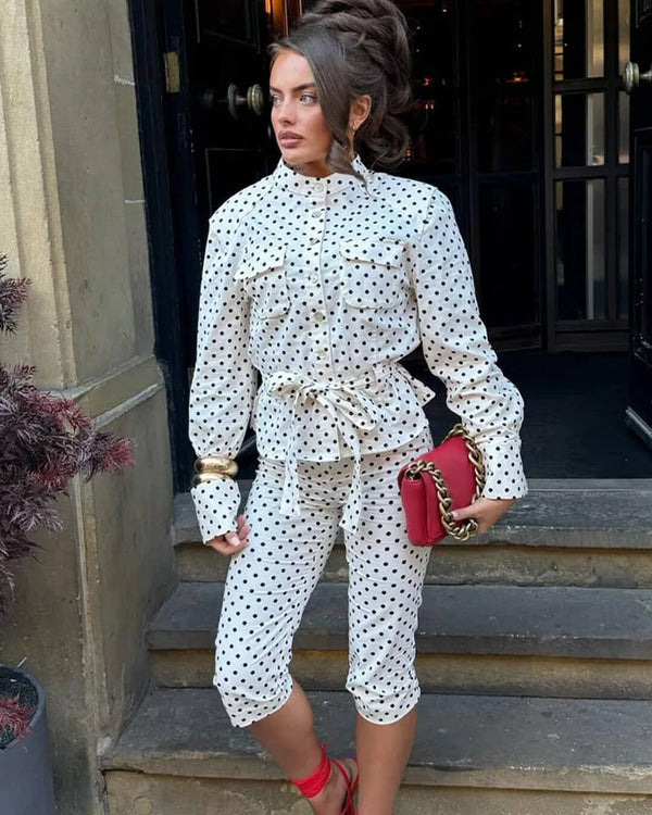 Completo di pantaloni Jia a pois e vita alta
