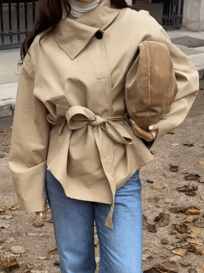 Trench asimmetrico con cintura Julie