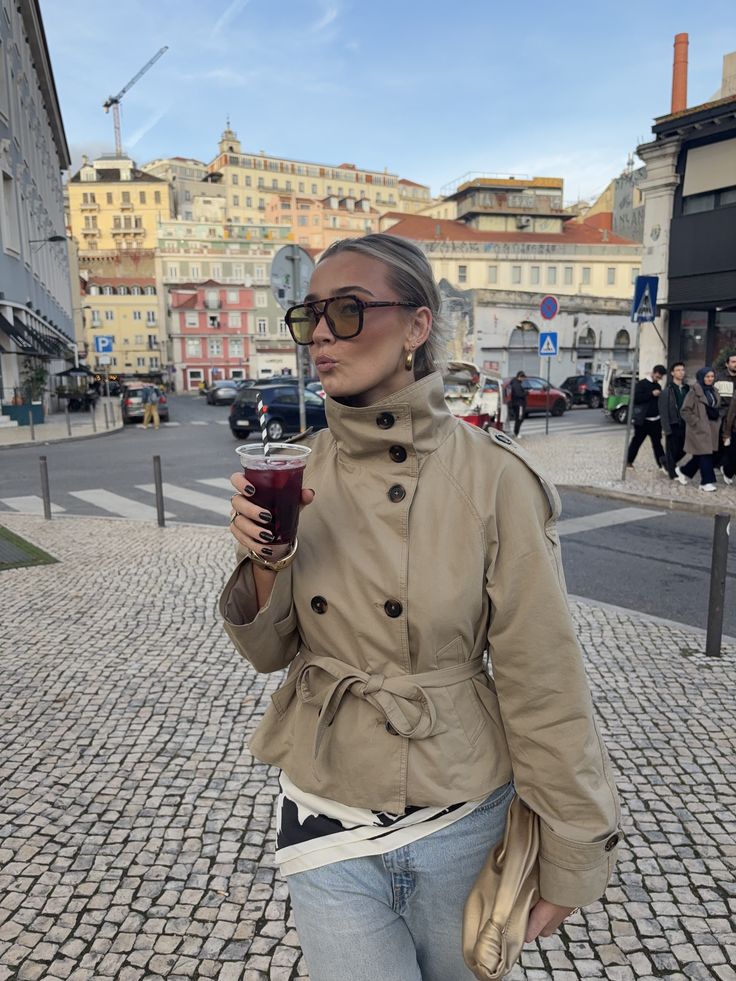 Trench corto con colletto rialzato Kara