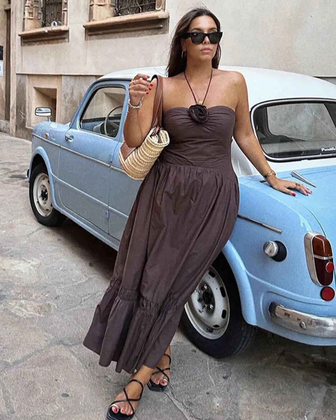 Abito midi Kate con scollo all’americana e applicazione floreale
