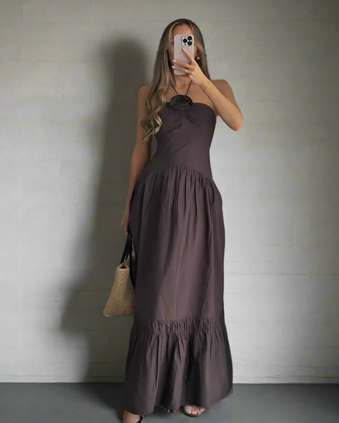 Abito midi Kate con scollo all’americana e applicazione floreale