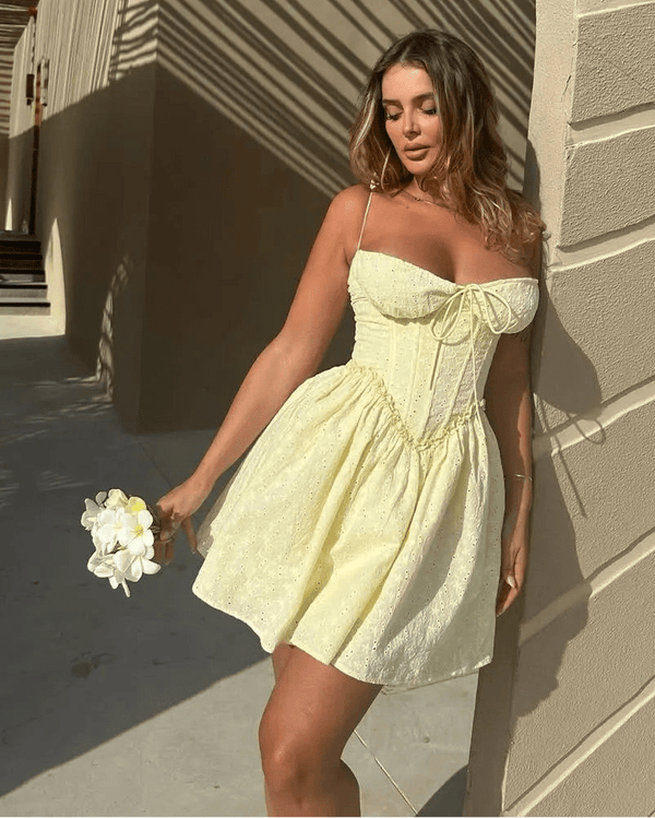 Abito mini ricamato con inserti cut-out Katie