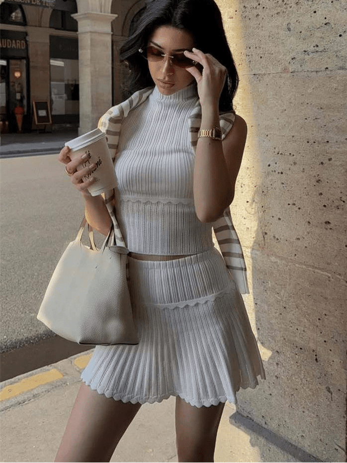 Completo a due pezzi con top corto in maglia e minigonna plissettata Kelly