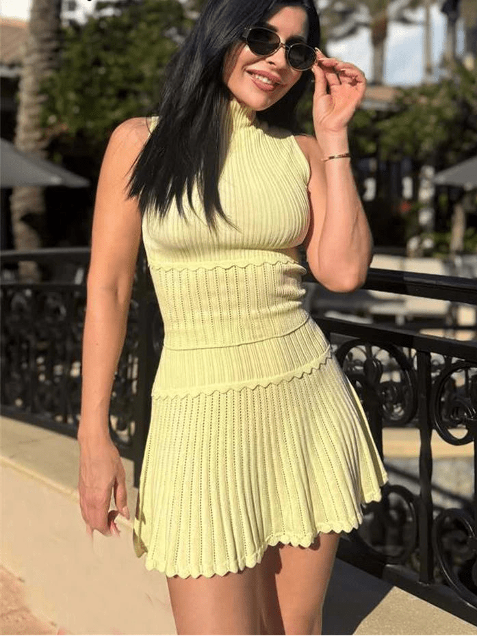 Completo a due pezzi con top corto in maglia e minigonna plissettata Kelly