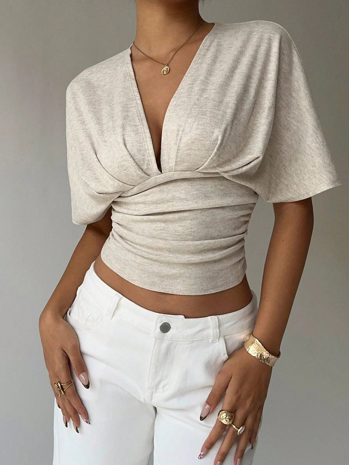 Blusa aderente con scollo profondo Kendra