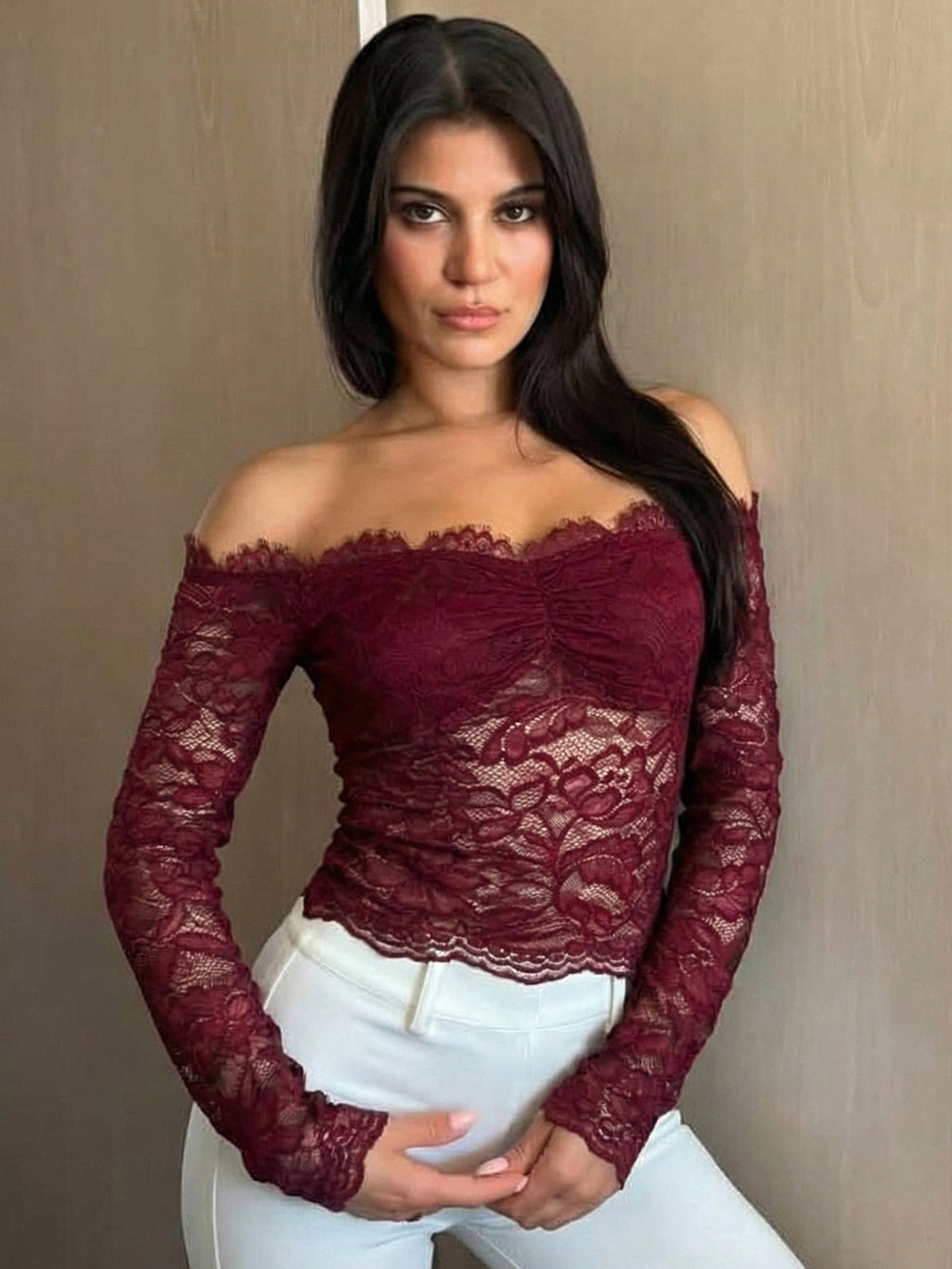 Top in pizzo a spalle scoperte Perla