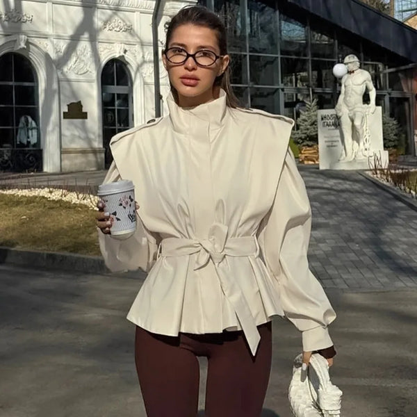 Cappotto trench con revers in pizzo e allacciatura
