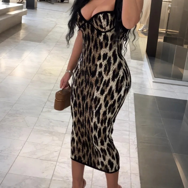 Abito midi leopardato con scollo all’americana Kira