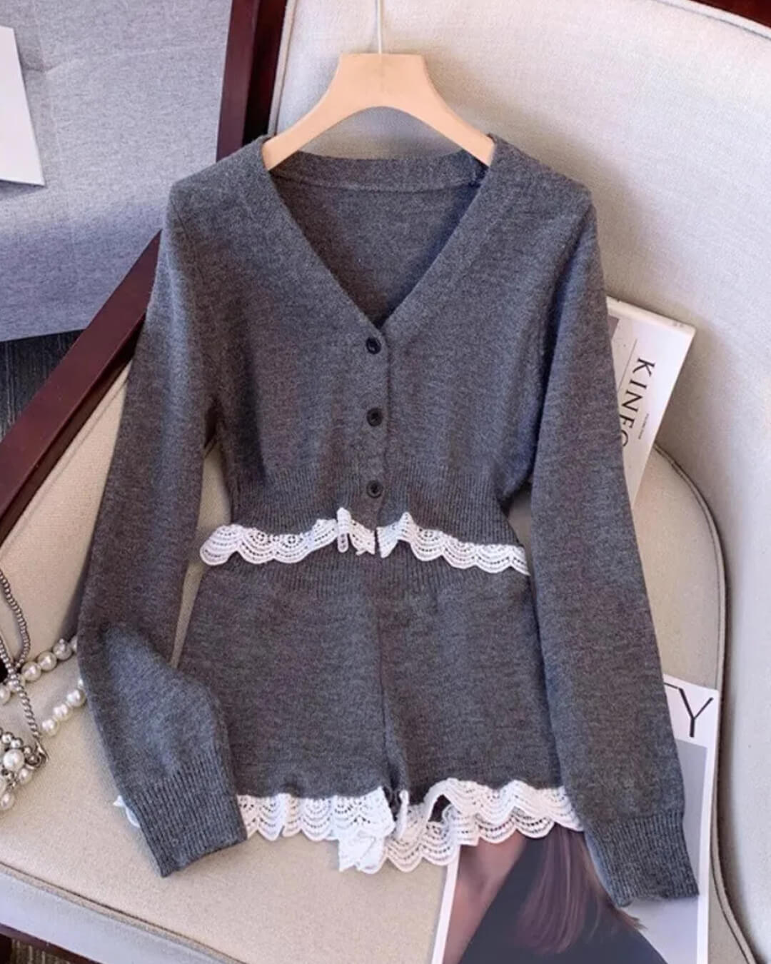 Completo corto con cardigan bordato in pizzo Lucy