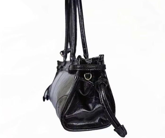 Borsa a spalla Luna con dettaglio della cintura