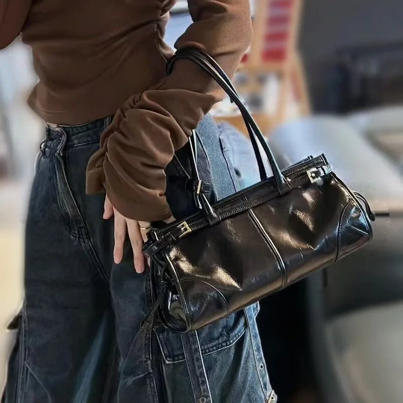 Borsa a spalla Luna con dettaglio della cintura