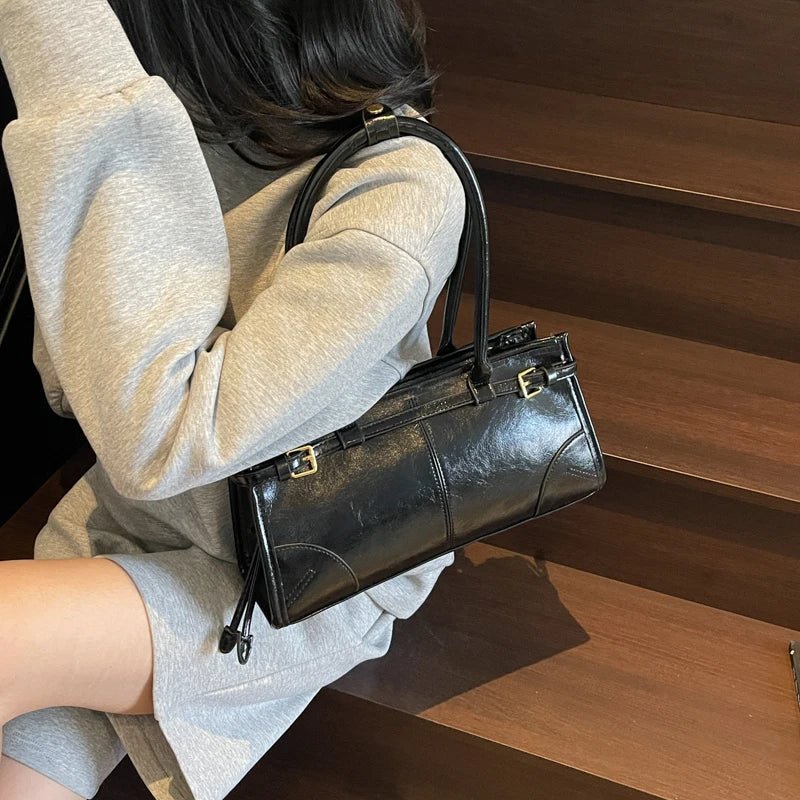 Borsa a spalla Luna con dettaglio della cintura