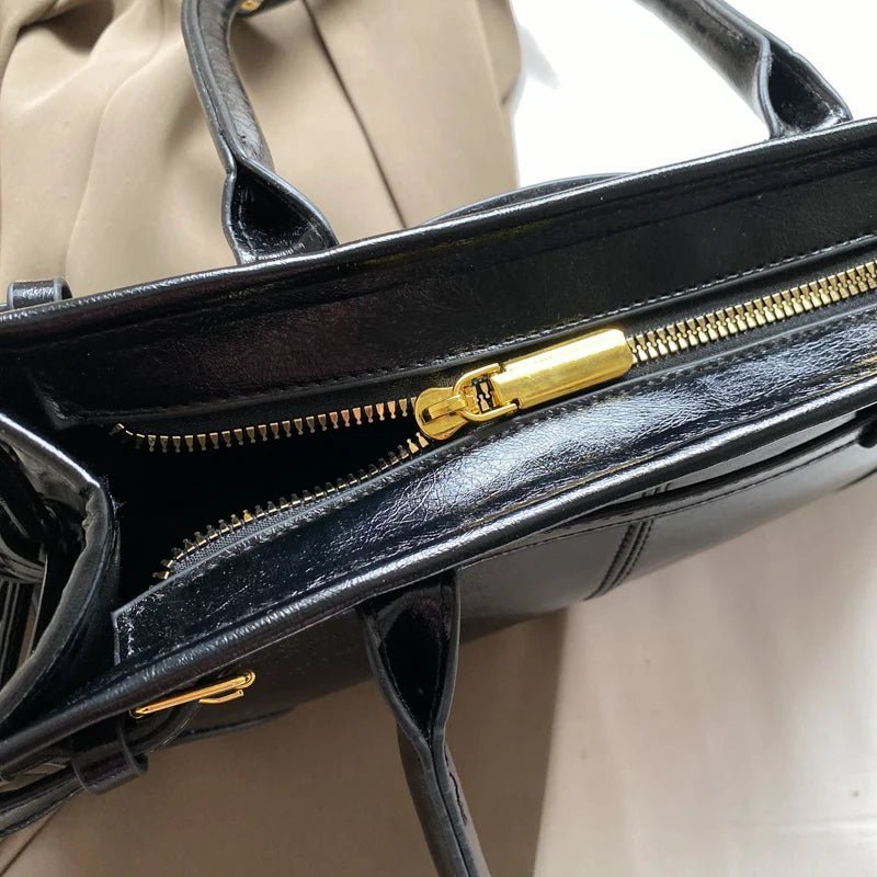 Borsa a spalla Luna con dettaglio della cintura