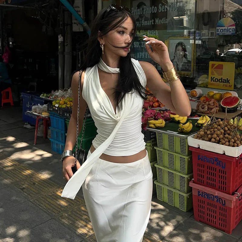 Top smanicato con laccetto al collo Lydia