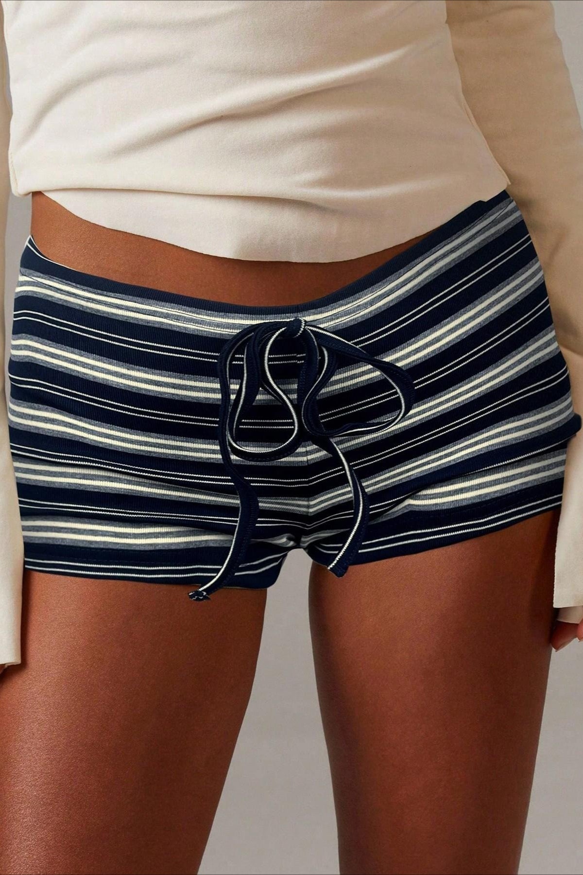 Shorts Malina a righe con coulisse e vita bassa