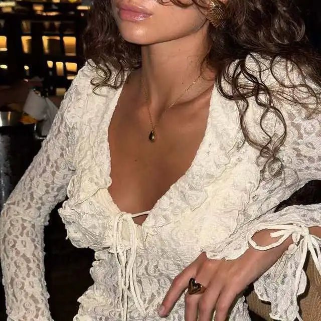 Top con colletto in pizzo a strati Mary