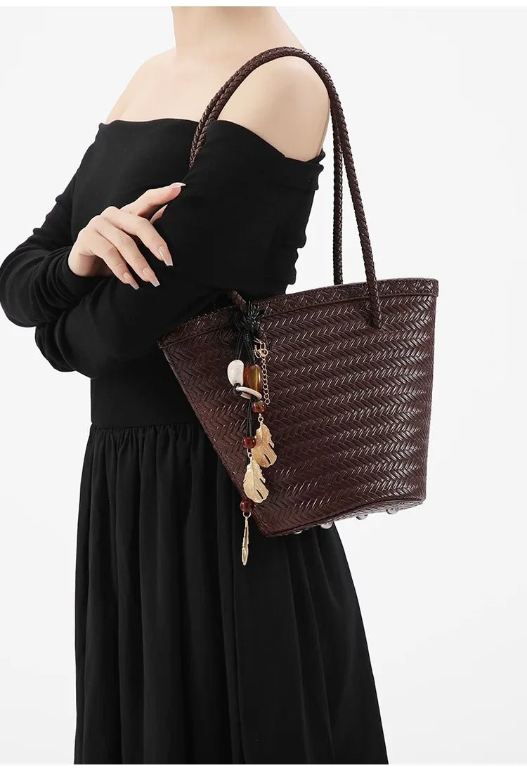Borsa a secchiello intrecciata Meryl con pochette