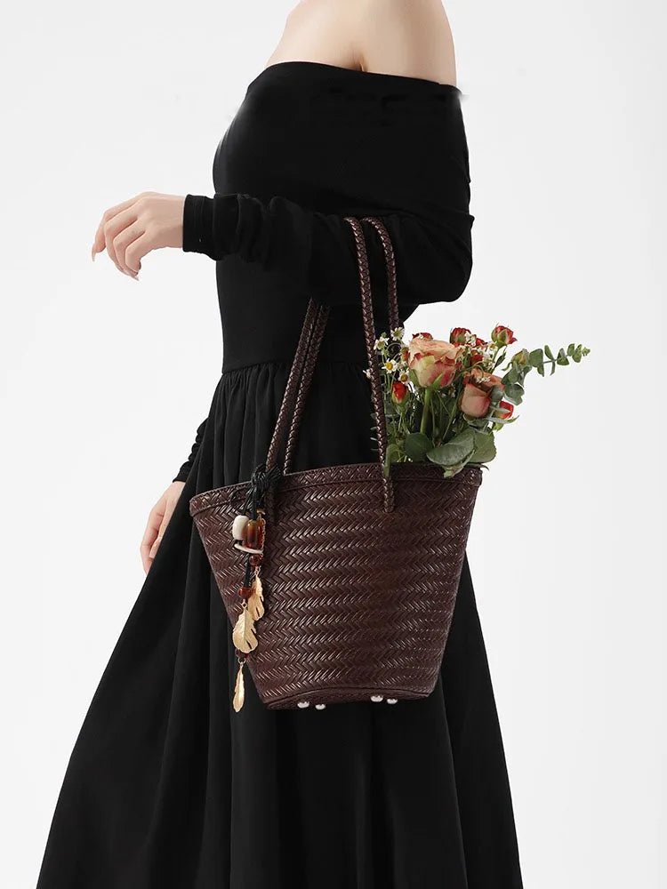 Borsa a secchiello intrecciata Meryl con pochette