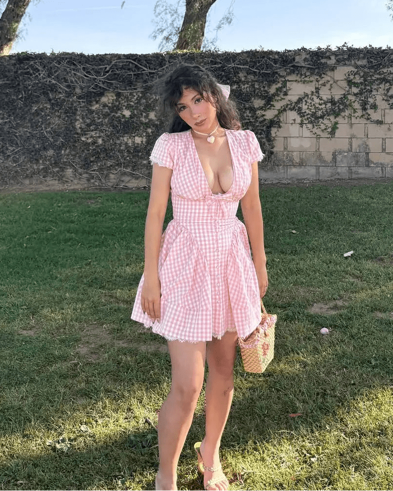 Miniabito con fiocco e scollo a V Mia