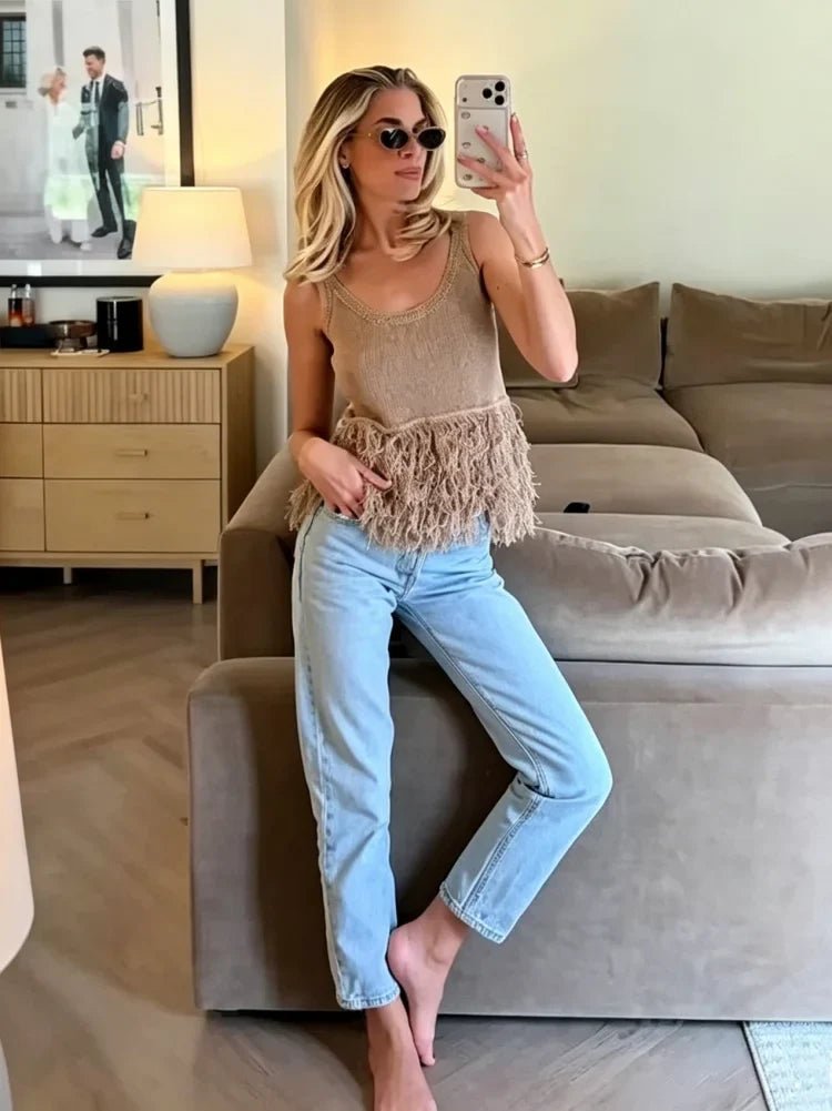 Top a canotta in maglia con nappe Mia