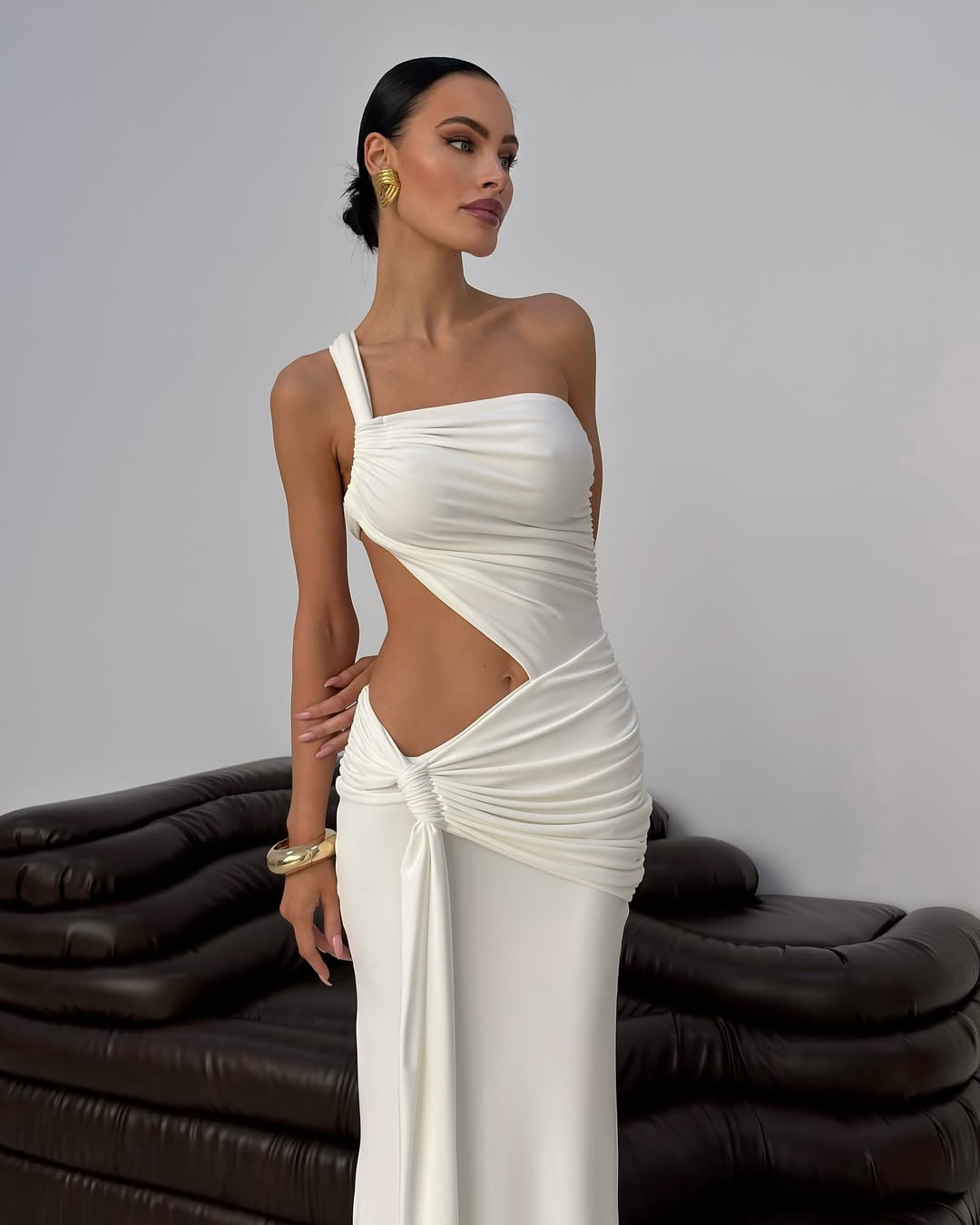 Abito lungo monospalla con cut-out Mirelle