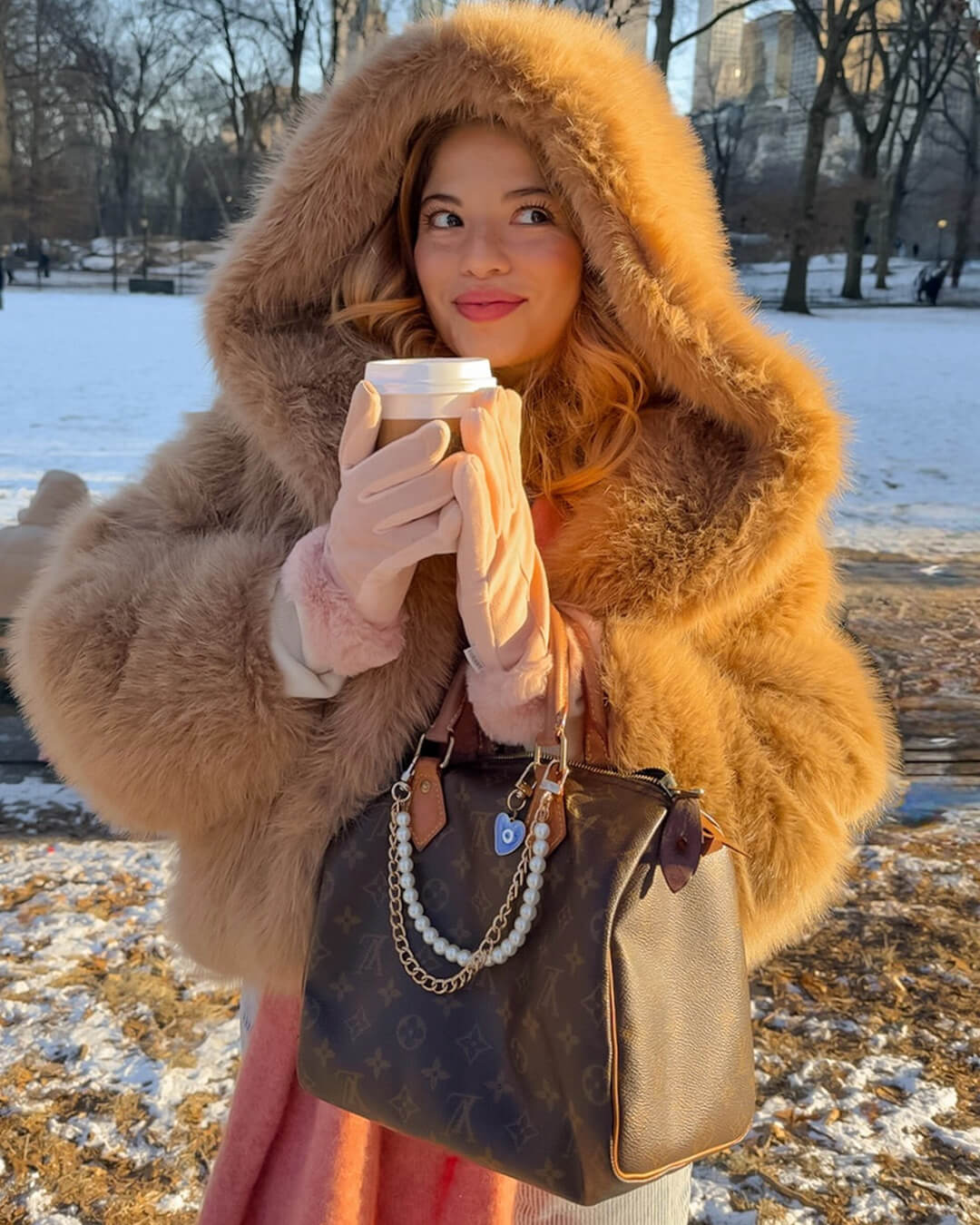Cappotto con cappuccio in pelliccia sintetica Nicki