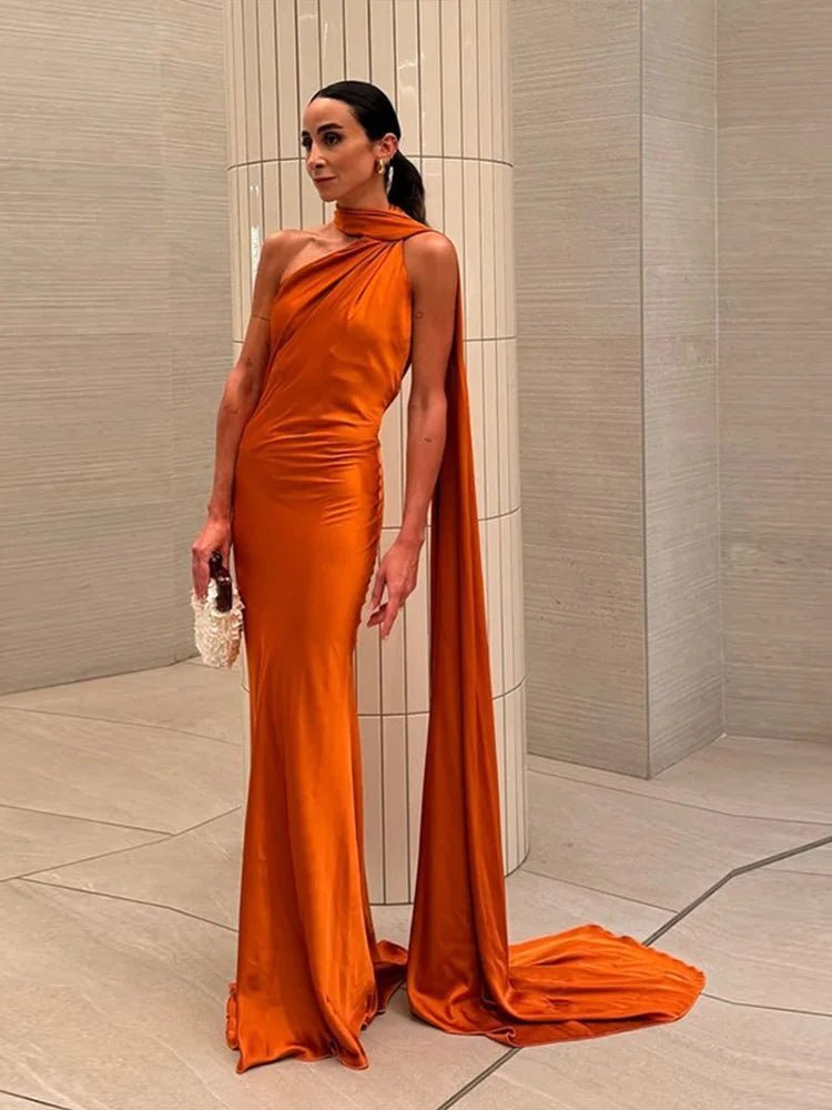 Abito in satin con collo all'americana e schiena scoperta Noor