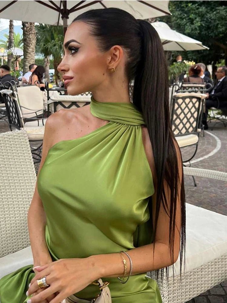 Abito in satin con collo all'americana e schiena scoperta Noor